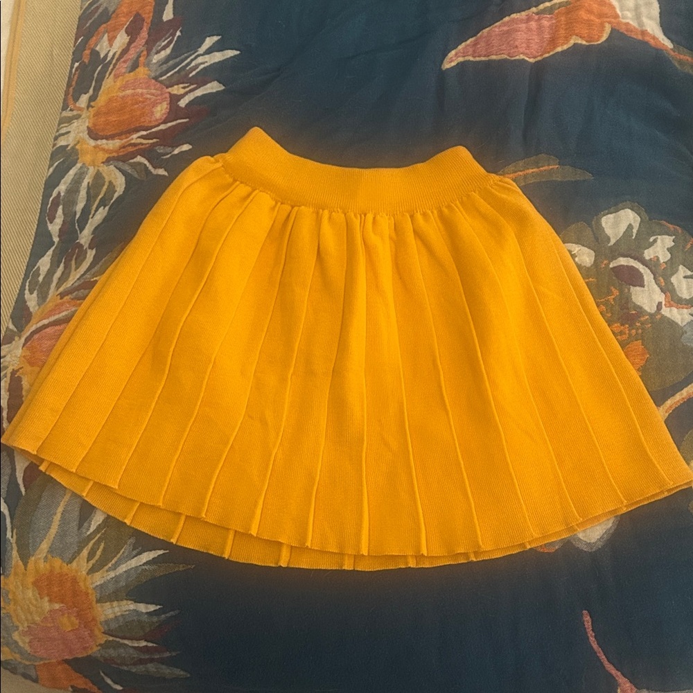 NWOT Stoned Immaculate Vibrant Yellow Pleated Skirt Stoned ‘86 in Dorado